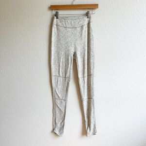 GYMSHARK Compression Fit Fleur Texture Leggings Washed
Khaki Marl Extra Small